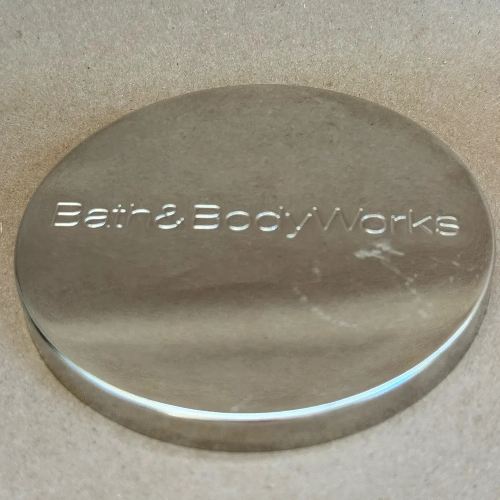 Bath and Body Works Cinnamon Caramel Swirl Three Wick Candle. 14.5 oz/411g - Picture 4 of 5